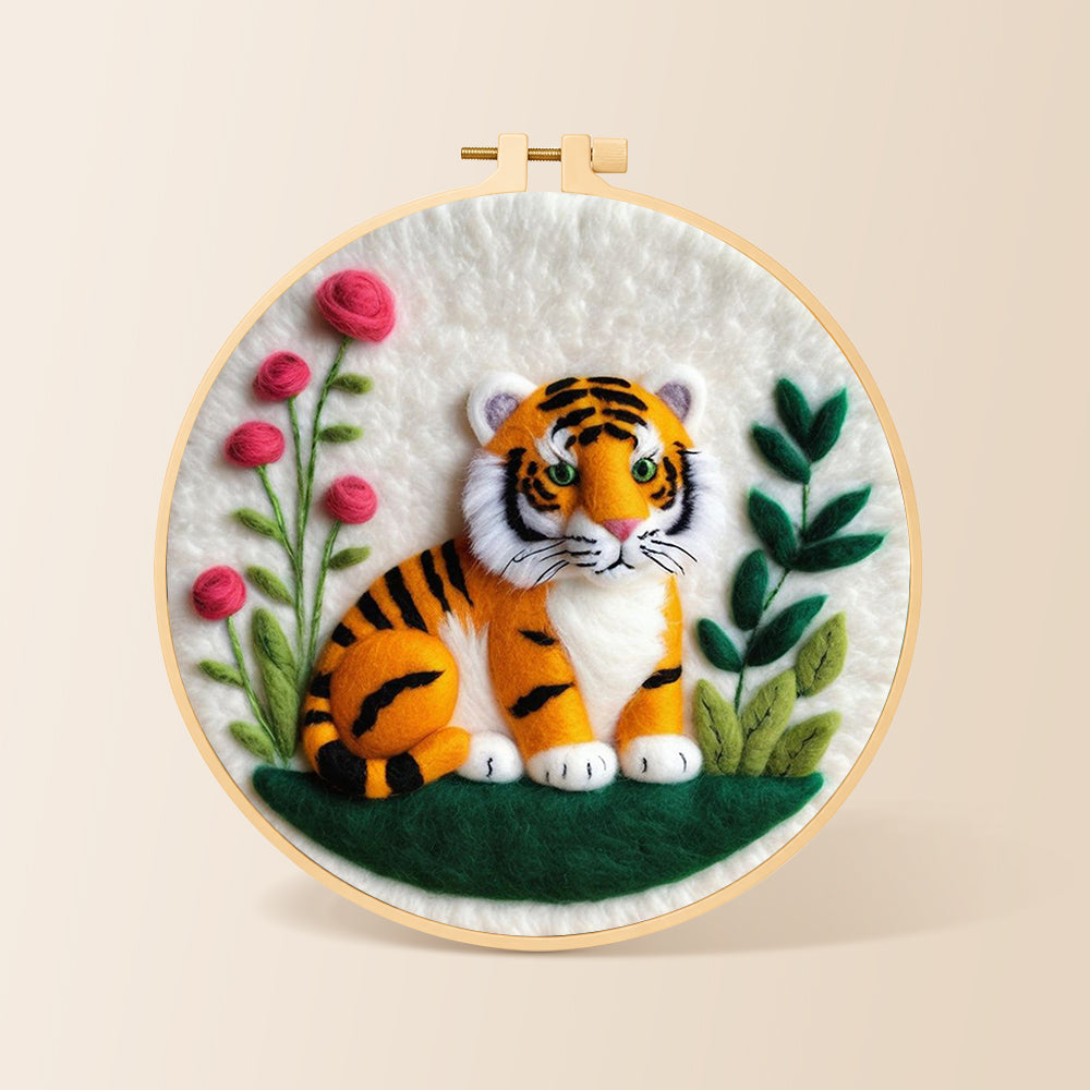 Charming little tiger needle felting kit for beginners with a round wooden frame