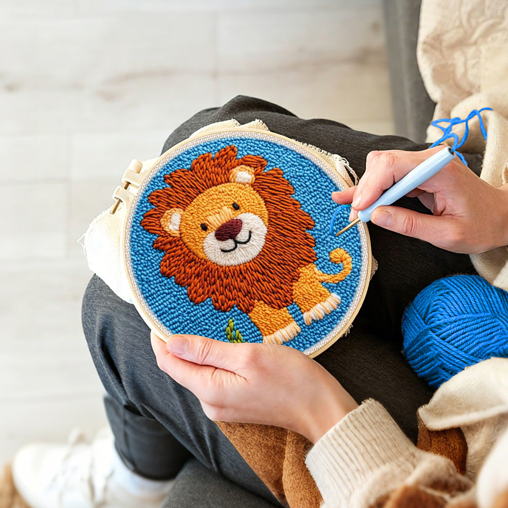 Creating handmade cute thick-maned lion punch needle artwork
